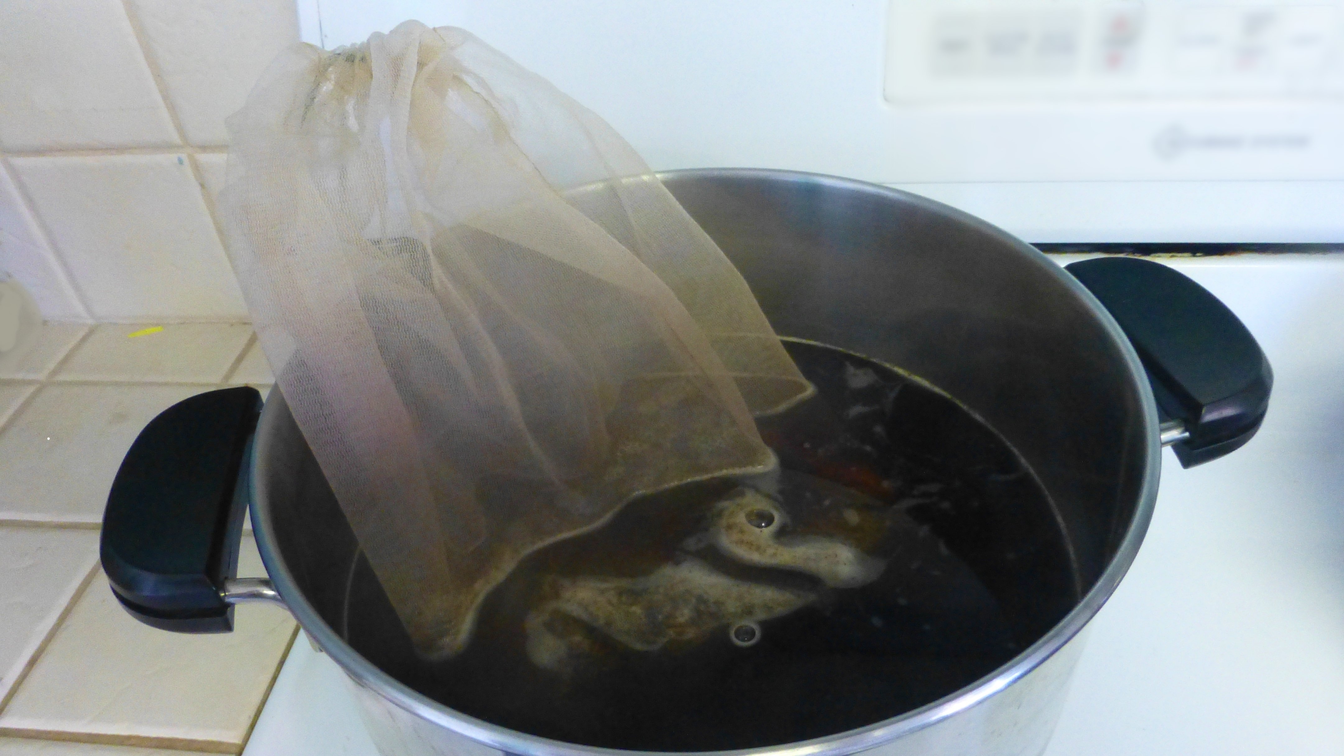 https://www.kombuchajournal.com/wp-content/uploads/2018/01/nut-milk-bag-for-brewing-kombucha.jpg